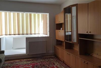 Apartament cu 3 camere semidecomandat, mobilat în Dacia - 1