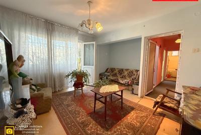 Apartament cu 2 camere decomandat în Micro 20