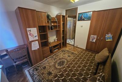 Apartament cu 3 camere decomandat, mobilat în Micro IV - 4