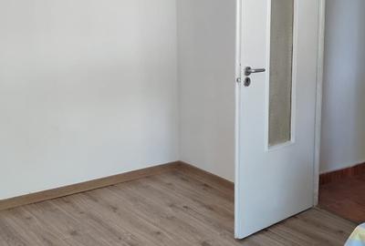 Apartament cu 3 camere semidecomandat în Constructorilor - 3