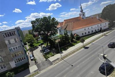 Apartament cu 3 camere decomandat, mobilat în Central - 2