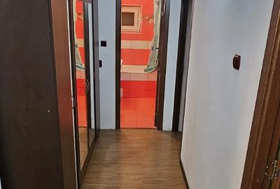 Inchiriez apartament 3 camere - 6