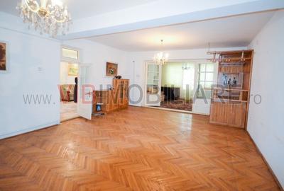 Urlati - Str Eternitatii - Vila 12 camere - teren 1081mp - 2 garaje - 7