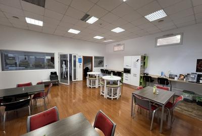 Caransebes  - Spatiu comercial - pretabil birouri/showroom - 10 locuri parca - 8