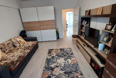 Apartament cu 3 camere decomandat în Rediu