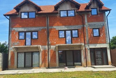 Casă cu 4 camere în Central - 1