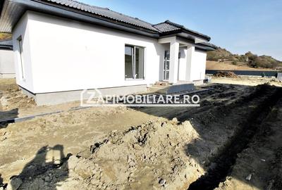 Casă la cheie  pe 1 nivel  4 cam. 2 bai ,650 mp. teren - 22
