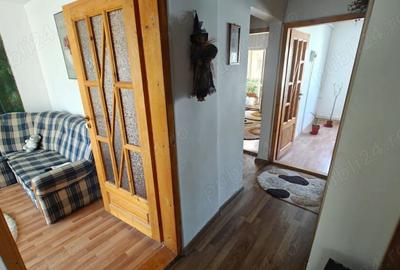 Apartament cu 3 camere confort 1 dec sporit etaj intermediar cu imbunatatiri COMISION 0 - 13