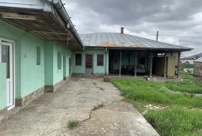 Casă cu 5 camere cu Teren 2100 Mp în Scorțaru Vechi - 3