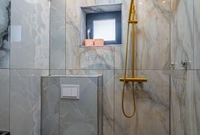 Casă cu 7 camere cu Teren 251 Mp în Central - 18