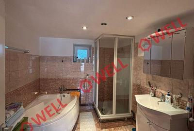 Casă cu Teren 1663 Mp în Central - 10