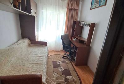 Garsonieră semidecomandată în Micro 12 - 2