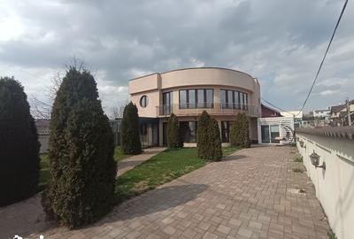 Casă cu 7 camere cu Teren 460 Mp în Central - 14