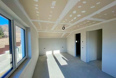 Casă cu 4 camere cu Teren 400 Mp în Stolna - 4