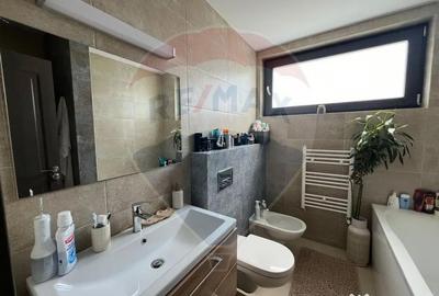 Casă cu 5 camere cu Teren 450 Mp în Central