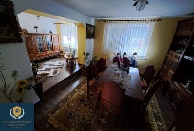 Casă formată din 2 clădiri P+M și P+1 - 5