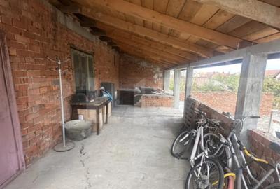 Casă cu 4 camere cu Teren 1316 Mp în 14 Mai - 7