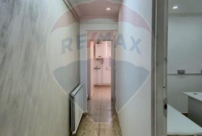 Spațiu comercial, de 35 mp, în Central - 4