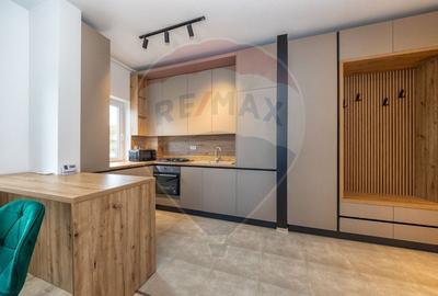 Apartament cu 2 camere semidecomandat în Tractorul - 5