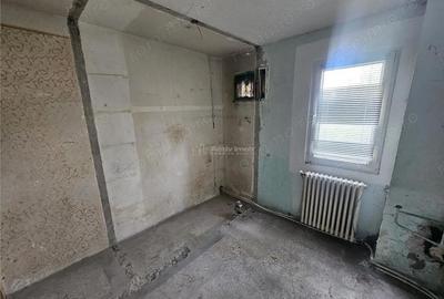 Apartament cu 2 camere semidecomandat în Micro I - 3