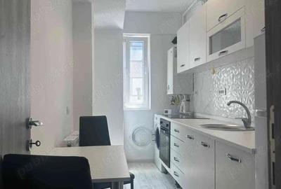 Garsonieră decomandată în Titan