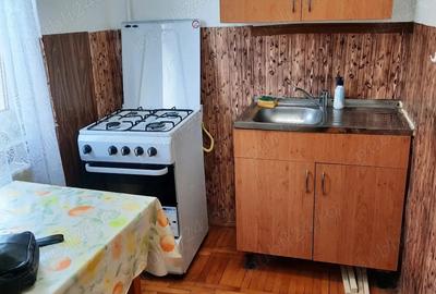 Proprietr, inchiriez garsoniera 32mp, central, confort 1,etaj 3, balcon, complet utilat. Tel. 0722.3 - 3