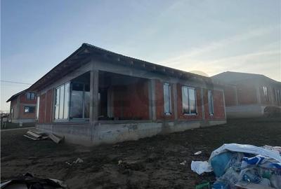 Casă cu 4 camere în Central - 2