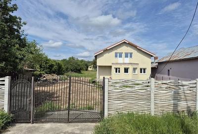 Casă cu Teren 1800 Mp în Brădești