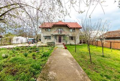 Casă individuală cu 5 camere în Central