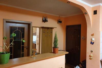 Apartament cu 3 camere decomandat în Turnișor - 1