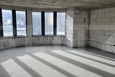 Casă cu 2 camere cu Teren 2460 Mp în Central