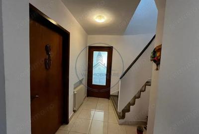 Casă cu 3 camere cu Teren 100 Mp în Central - 1