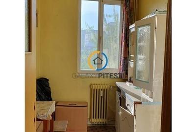 Vanzare apartament 3 camere Craiovei - 2