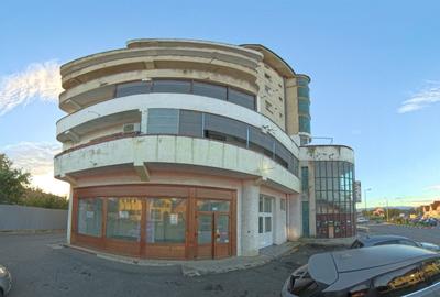 Spațiu Comercial de Închiriat în Sos. Alba Iulia Bl.18 Preț Negociabil