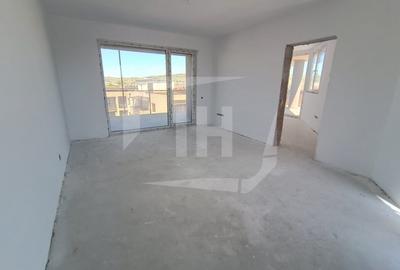 Apartament cu 4 camere semidecomandat în Între Lacuri
