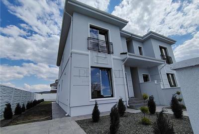 Duplex cu 4 camere cu Canalizare în Moșnița Veche - 1