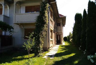 Casă cu 5 camere cu Teren 400 Mp în Central - 2