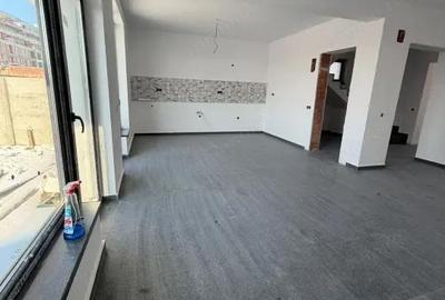 Casă cu 6 camere cu Teren 340 Mp în Central