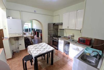 Casa 4 camere pe 2 nivele, mobilata modern, cu parcare, zona UMF - 8