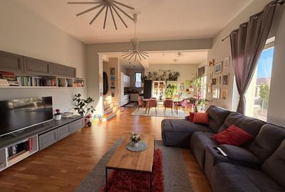 Casă cu 4 camere în Central