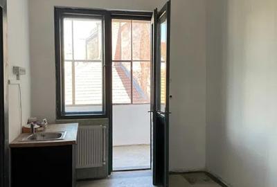 Apartament cu 5 camere semidecomandat, mobilat în Central - 3