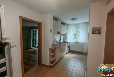 De vânzare apartament 3 camere – zona centrală - 2