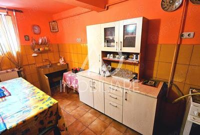 Casă cu 6 camere cu Teren 270 Mp în Central