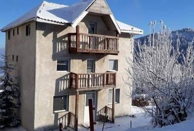 Casă cu 10 camere în Central - 2