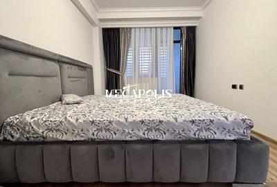 Apartament cu 3 camere decomandat în Tractorul - 4