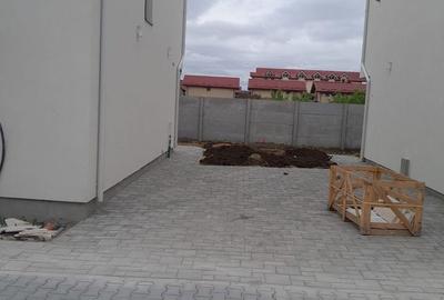 Casă cu 5 camere cu Teren 210 Mp în Central