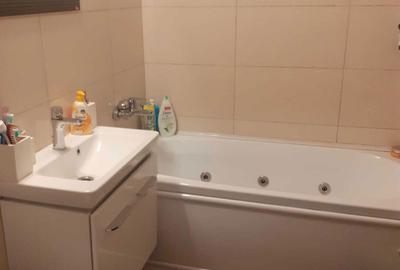 Apartament cu 2 camere decomandat în Lotus