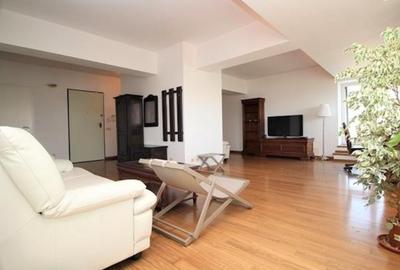 Apartament cu 4 camere decomandat, mobilat în Dacia