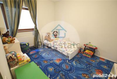 Apartament cu 3 camere decomandat în Otopeni