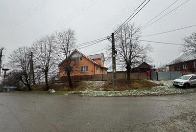 Casă cu Teren 3000 Mp în Central - 3